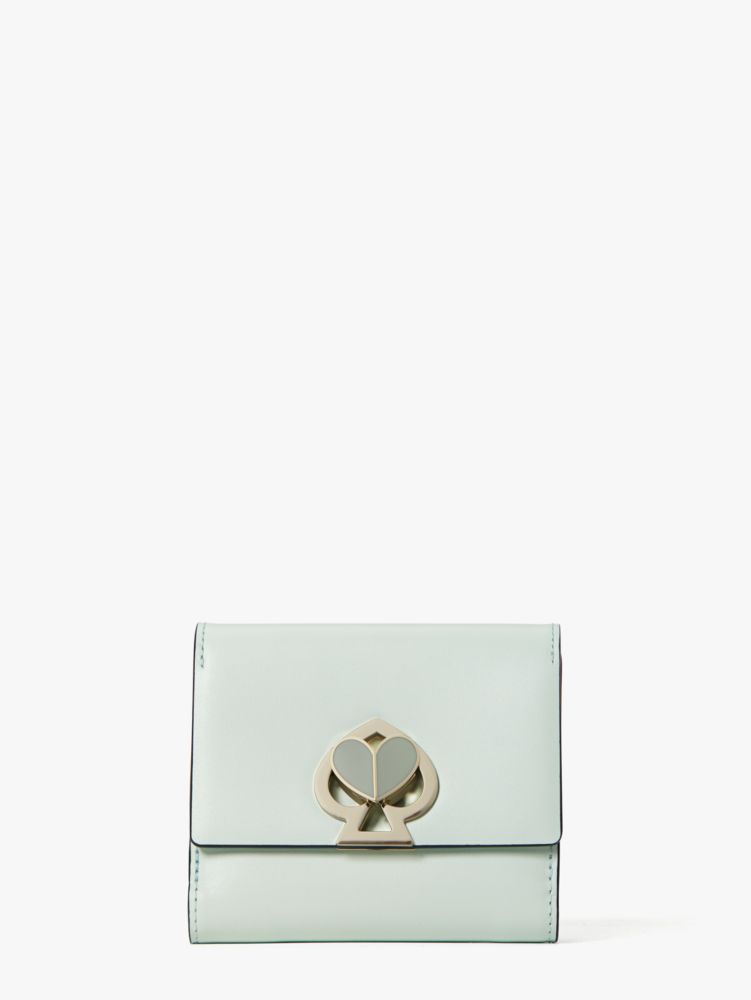30代女性におすすめの定番人気のお財布ブランドと人気のお財布はKate Spade New Yorkのバイフォールド フラップ ウォレット